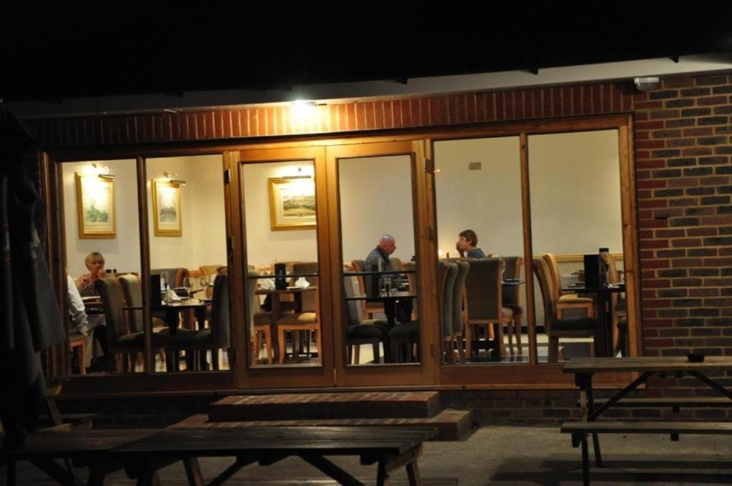 Acorn Lodge Hotel Gatwick & Parking Horley Exterior photo