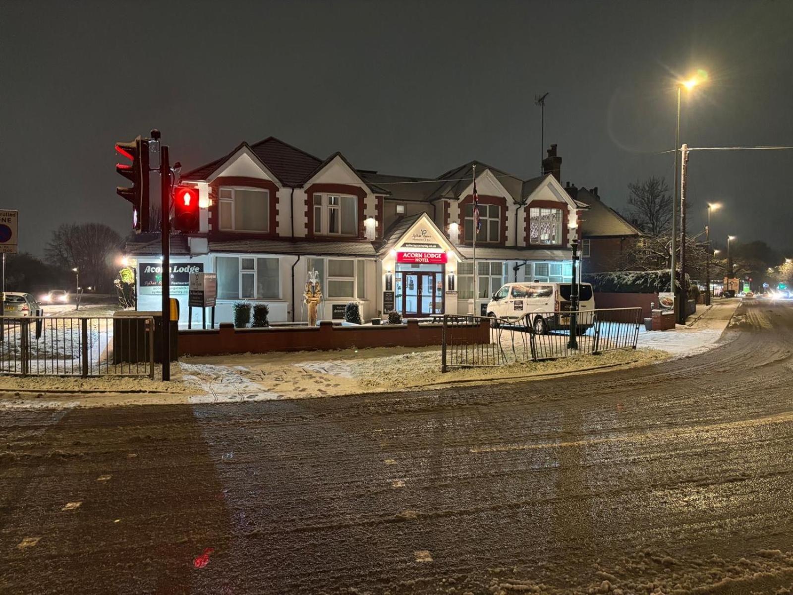 Acorn Lodge Hotel Gatwick & Parking Horley Exterior photo